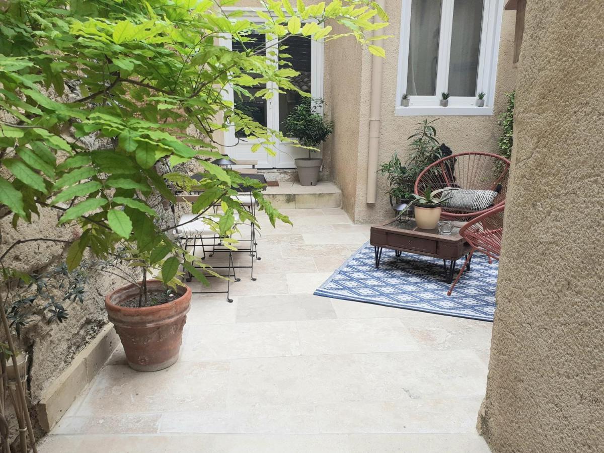 Maison De Village Avec Cour Aux Portes D'Avignon Антрег-сюр-ла-Сорг Экстерьер фото